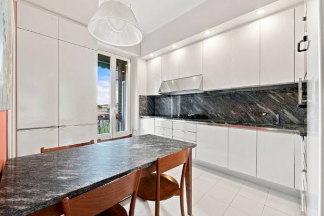 Appartamento di 230 m² con più di 5 locali e box auto in vendita a Milano - Foto 7