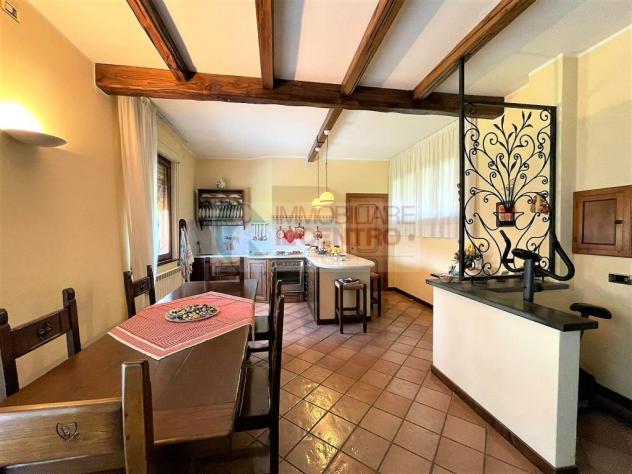Vicino al Centro di Sarzana Villa trifamigliare con fondi commerciali e giardino - Foto 9