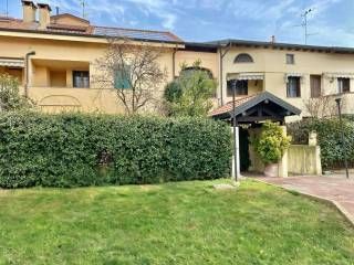 Villetta a Schiera 4/5 camere per imprese edili o squadre di lavoratori
