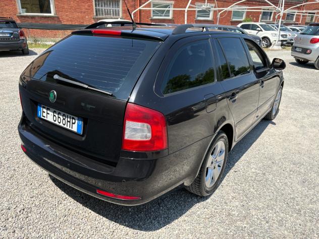 Skoda Octavia 1.6 TDI - 105CV - 4x4 - Foto 5