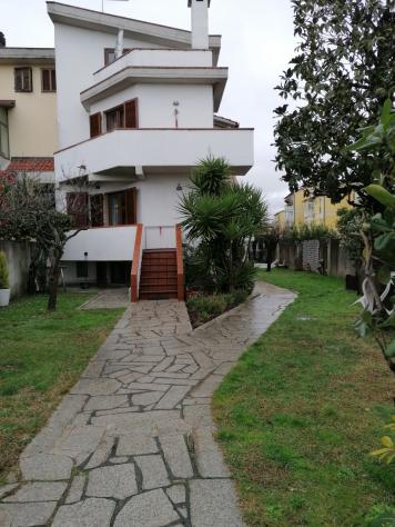 Casa semindipendente in vendita a Avenza - Carrara 190 mq Rif: 1139099 - Foto 2