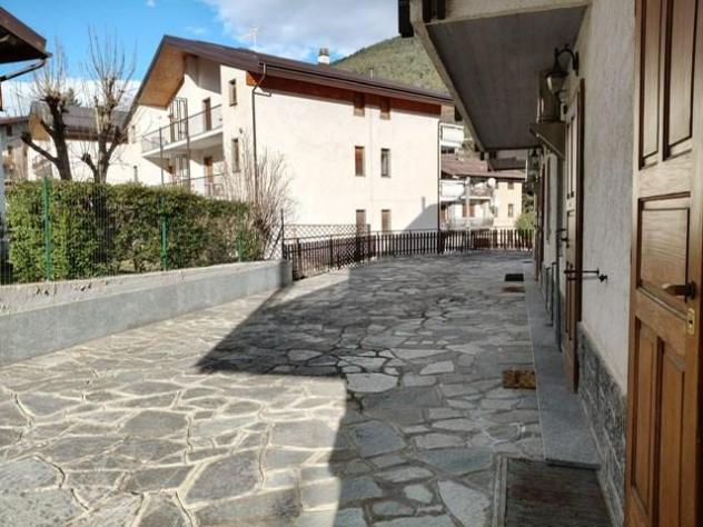 BEAULARD, GRAZIOSO MONOLOCALE MANSARDATO CON RIPOSTIGLIO AL PIANO E BOX AUTO - Foto 4