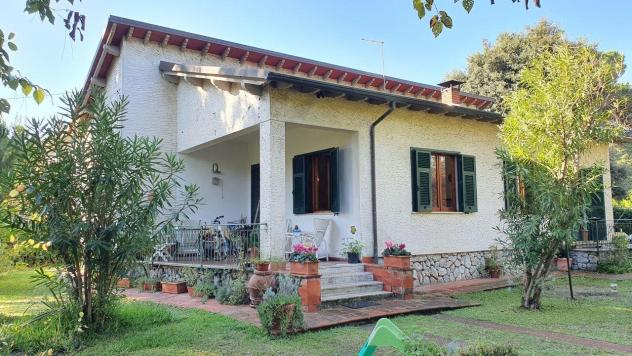 casa indipendente in vendita a Massa