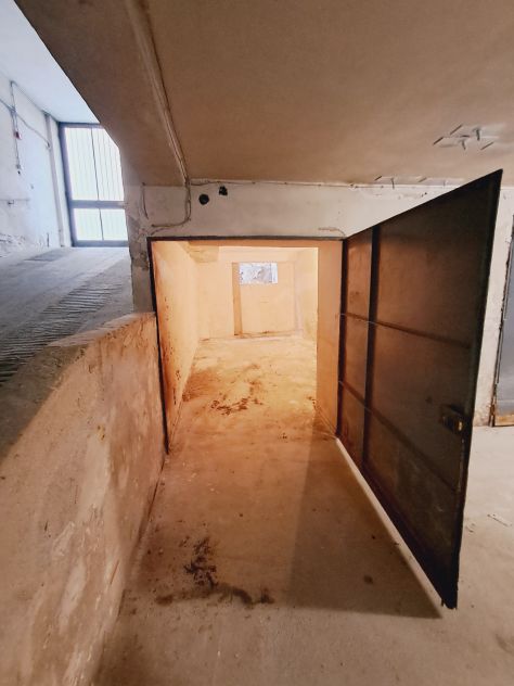 ZONA GELONE-VIA CARABELLI:GARAGE DI 15 MQ PIANO SEMINTERRATO - Foto 4