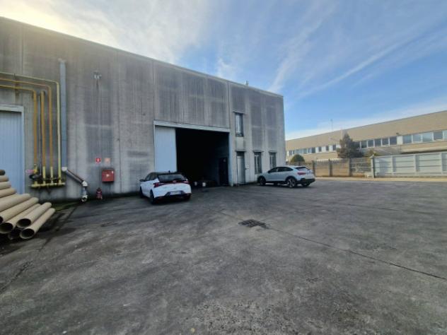 Immobile di 2800 m² con più di 5 locali in affitto a Legnano - Foto 3