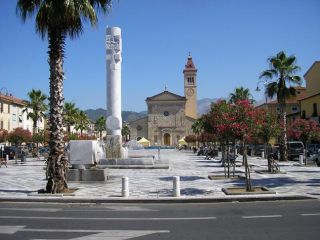 Quadrilocale in affitto a Carrara