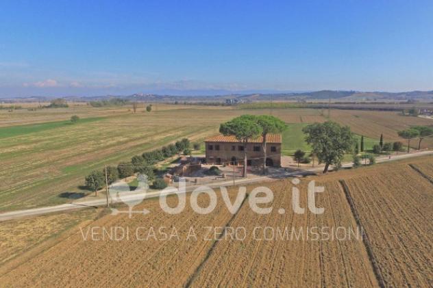 Rustico / Casale di 790 m² con più di 5 locali in vendita a Montepulciano - Foto 2