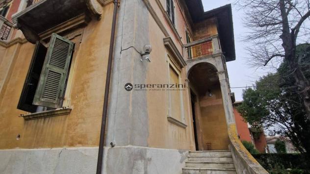 Prestigiosa villa storica in zona ospedale ? fano
questa splendida villa d'epoca, situata a fano in una posizione privilegiata tra via cesare rossi e - Foto 19