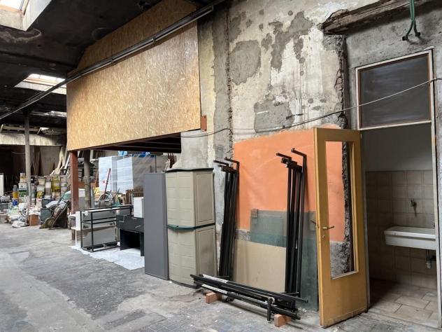 Complesso immobiliare composta da 527 mq di magazzini e 87 mq di abitazione da ristrutturare - Foto 6