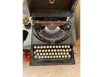 Macchina da scrivere Olivetti