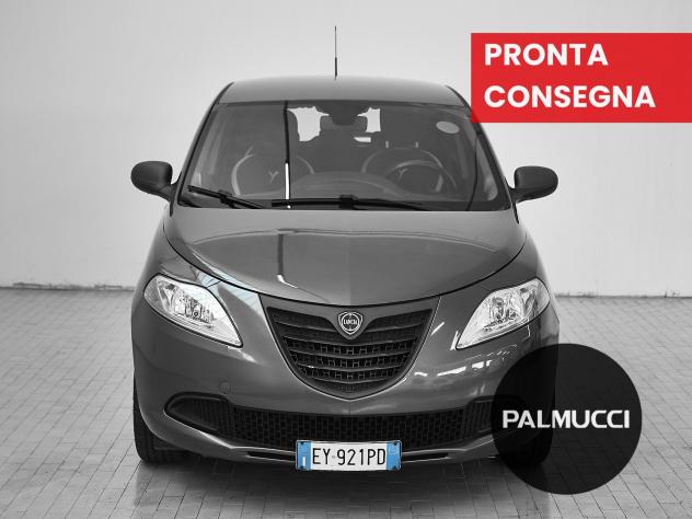 Lancia Ypsilon 1.2 69 cv Silver - Foto 2