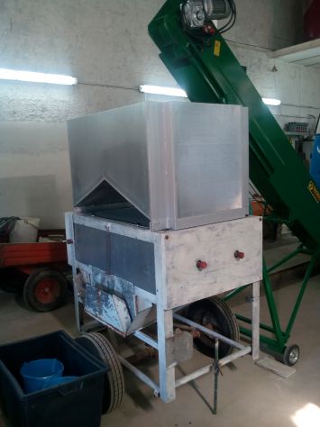 Sgusciatrice mandorle - azienda scandurra nissoria - marca modello 2r