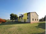Villa ristrutturata con parco di 9.000 mq. e servizi