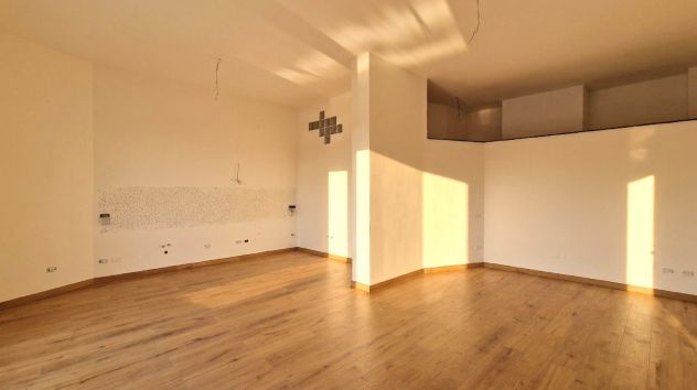 OPPORTUNITA' IMMOBILIARE IN PIENO CENTRO: INTERO FABBRICATO CON RESIDENZA - Foto 8