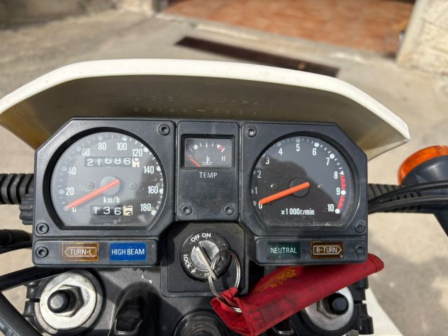 Kawasaki kLR 600 con starter Electric del 1986 due proprietari con soli 21.700 - Foto 4