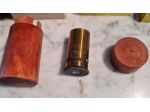 Microscopio   d'epoca   da tasca    in ottone  laccato  , custodia  in   legno ,