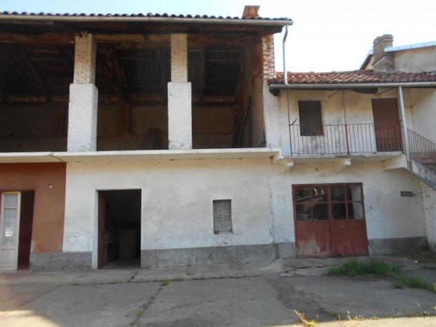 In zona centrale, ex cascinale composta da abitazione al piano terra: cucinino, tinello, tre vani e bagno; sempre al piano terra magazzino e box auto. - Foto 15