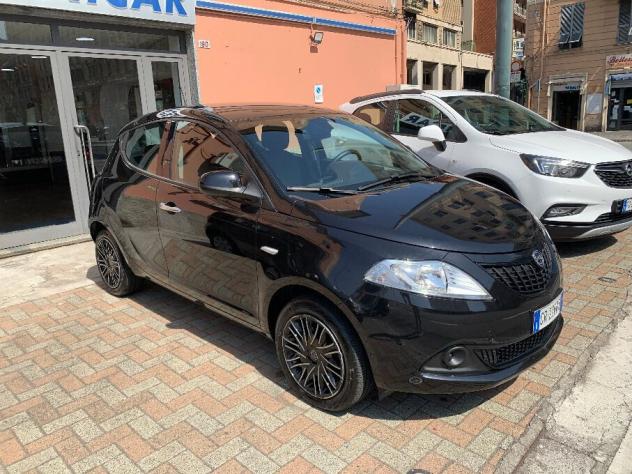 Lancia Ypsilon 1.0 FireFly 5 porte S&S Hybrid Silver - Foto 3