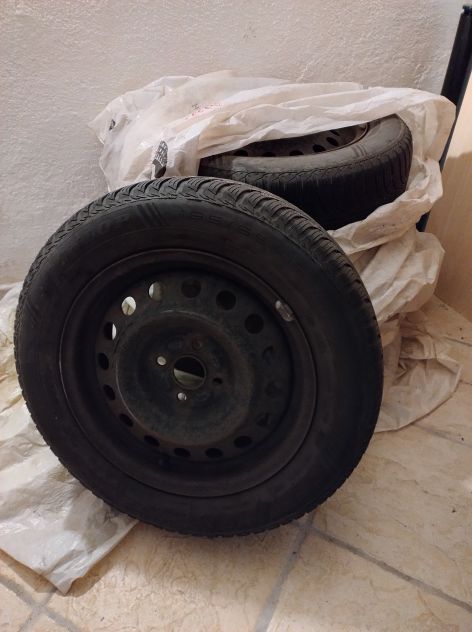 4 gomme invernali con cerchioni in ferro 185/65 r15