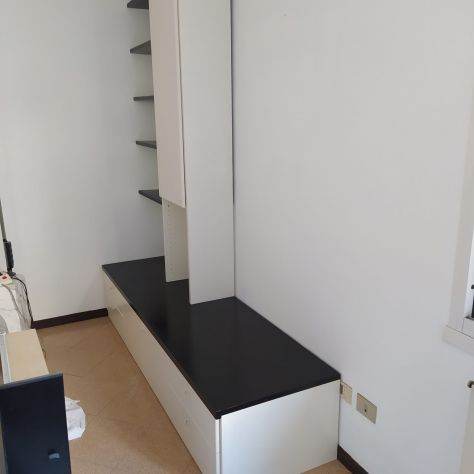 Elegante mobile bianco e nero da sala in legno - Foto 2