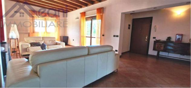 482 L - APPARTAMENTO IN VILLA CON TRAVI A VISTA, TERRAZZO, CANTINA E BOX - Foto 3