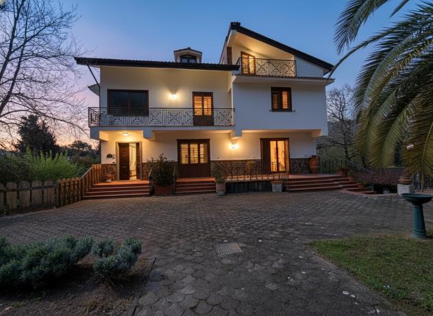 casa indipendente in vendita a Solofra