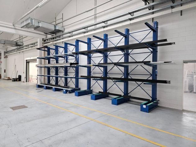 Scaffalatura e attrezzatura - Foto 2