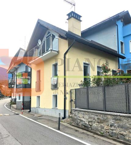 V000539 - CASA SINGOLA SU TRE LIVELLI