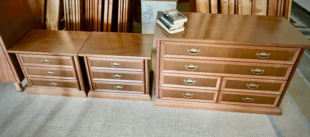 Cassettiera e comodini in legno di noce - Foto 2