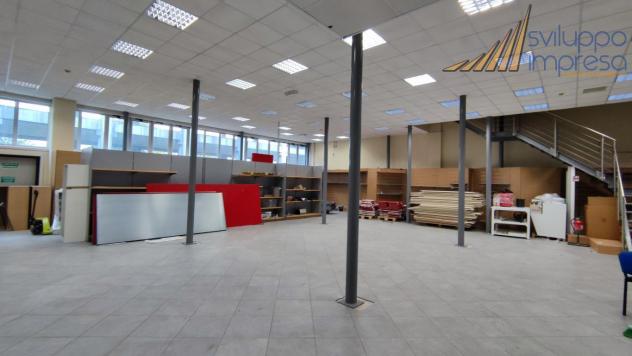 CAPANNONE CON UFFICI E SHOWROOM IN VENDITA A BRUGHERIO - Foto 2