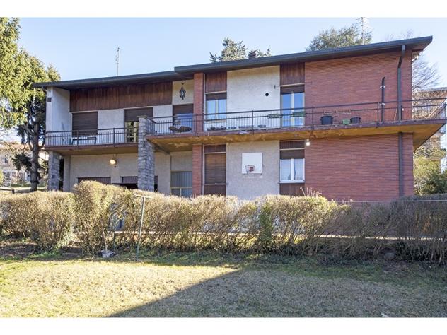 VILLA INDIPENDENTE per due nuclei familiari