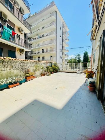 TORRIONE AMPIO 4 VANI LUMINOSO CON TERRAZZO