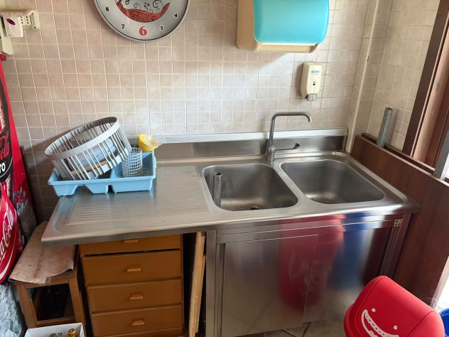 BLOCCO ATTREZZATURE CUCINA E BANCO BAR – PARI AL NUOVO - Foto 2