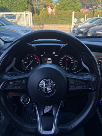 Alfa Romeo Giulia 2.2 Turbodiesel 210 CV AT8 AWD Q4 Veloce - Foto 6