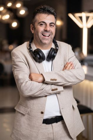 ANDREW DEEJAY MUSIC & WEDDING