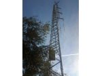 Postazione per telecomunicazioni con traliccio autoportante per radio tv telecom