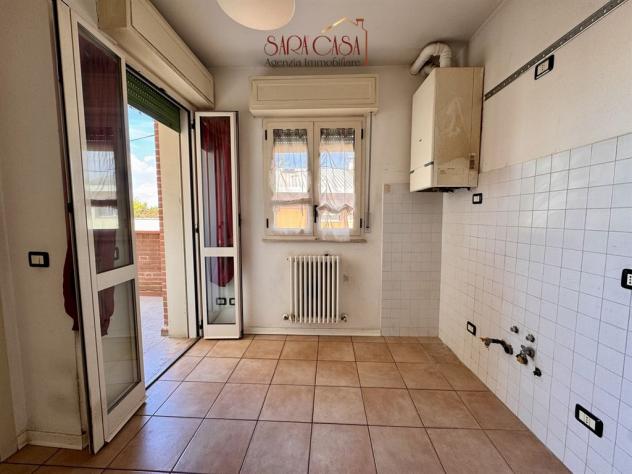 Luminoso appartamento con due camere, terrazzo e garage - Foto 5