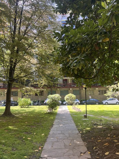Ampia stanza matrimoniale in via Tortona, Milano