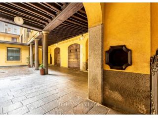 Appartamento di 200 m² con 5 locali in affitto a Milano