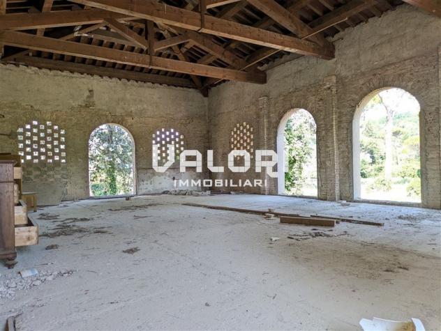 SPLENDIDO CASALE CON CARATTERE PRETTAMENTE COLONICO IN POSIZIONE PRESTIGIOSA - Foto 2