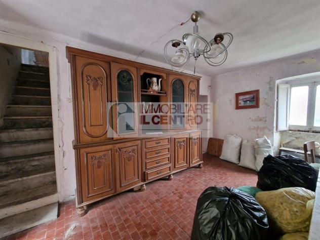 SEMINDIPENDENTE DA RISTRUTTURARE CON CANTINA E GIARDINO. - Foto 8