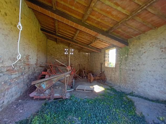 COLONICA di 8 vani e di 800 mq (LAJATICO) rif. L 300 - Foto 12