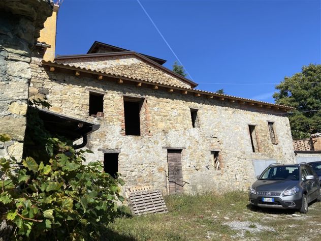 Rustico indipendente con fienile/stalla e giardino - Foto 9