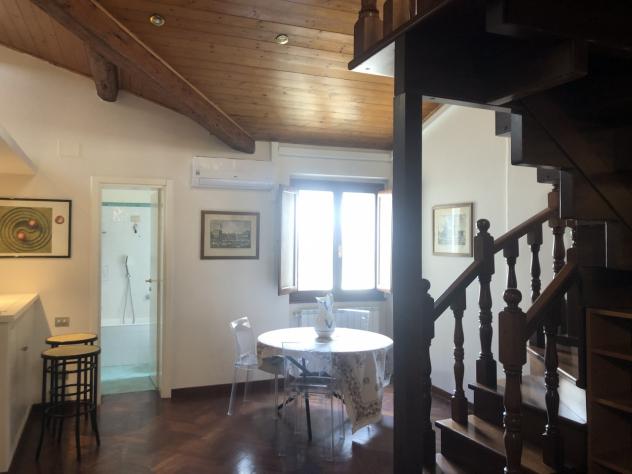 PIAZZA SAN MARCO vicinanze affittiamo per un periodo transitorio una caratteristica mansarda arredata disposta su due piani con veduta panoramica su F - Foto 15