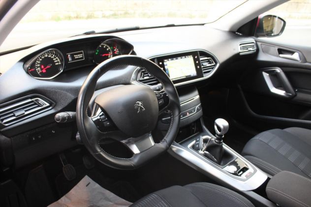 Peugeot 308 PureTech Turbo 130 cv TETTO PANORAMA NAVIG LED - Foto 5