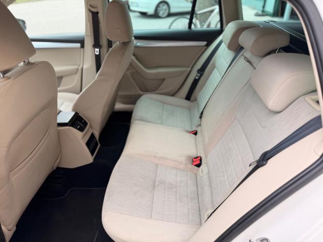 Skoda Octavia 1.6 TDI CR 105 CV DSG Elegance - Foto 10