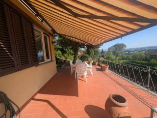 Villa in Affitto in zona SERPIOLLE con giardino