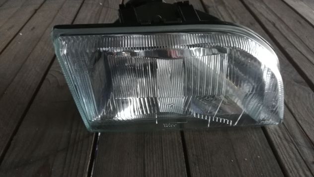 FARO DESTRO FORD FIESTA DAL 1989 AL 1995 VALEO LC 240
