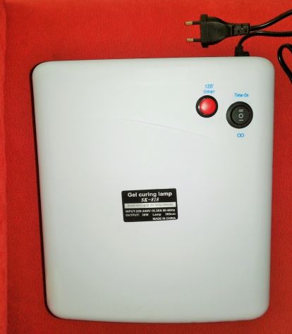 Fornetto unghie con lampada UV 36 W. per la ricostruzione delle unghie