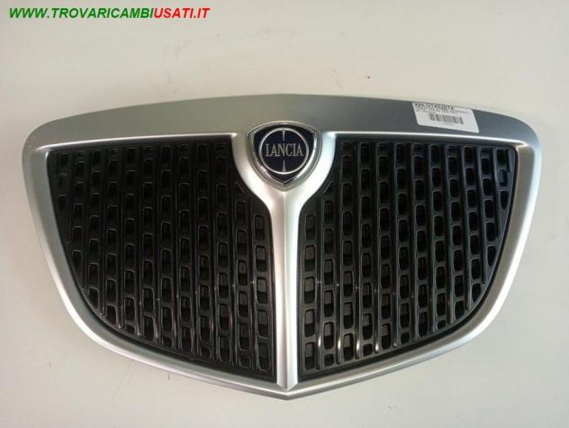 GRIGLIA CON STEMMA (dal 06/2007) LANCIA YPSILON 999-U1452674 Carrozzeria  Lamierati esterni  Paraurti  Griglia radiat LANCIA - YPSILON - 2003  2011